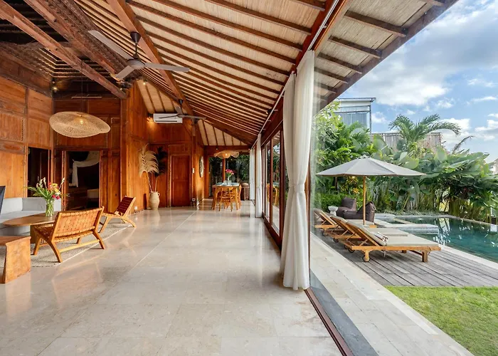 Charming 2br Wooden With Lush Garden Oasis By Santi Management *