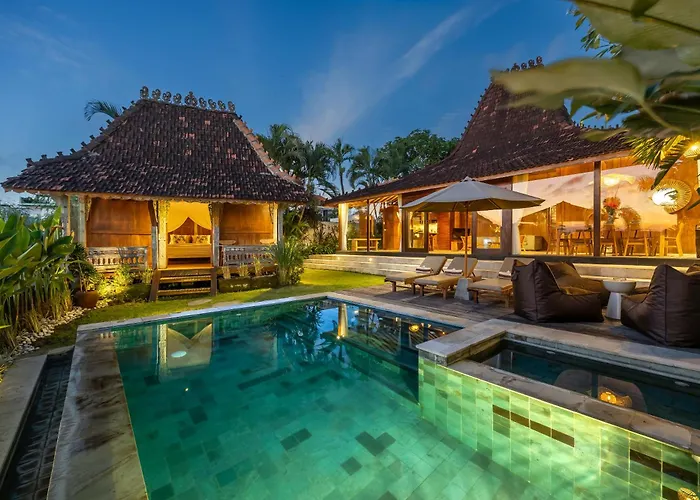 Charming 2br Wooden With Lush Garden Oasis By Santi Management ヴィラ *