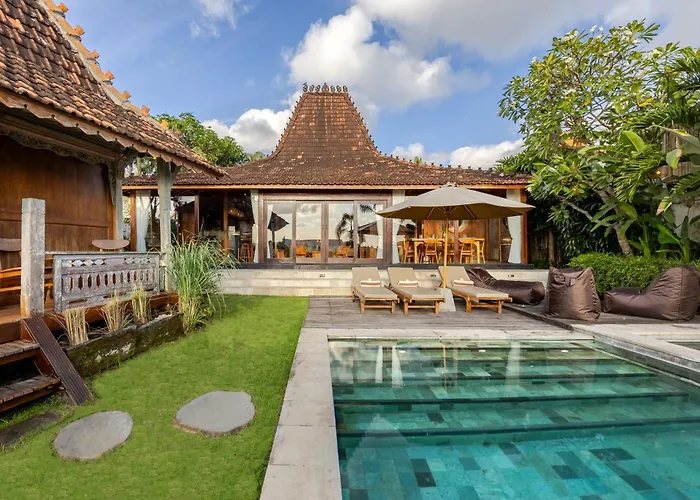 Charming 2br Wooden With Lush Garden Oasis By Santi Management ヴィラ *