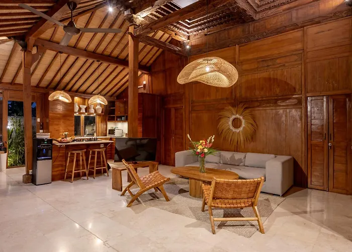 Charming 2br Wooden With Lush Garden Oasis By Santi Management チャングー