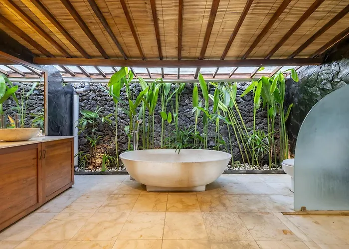 Charming 2br Wooden With Lush Garden Oasis By Santi Management ヴィラ *