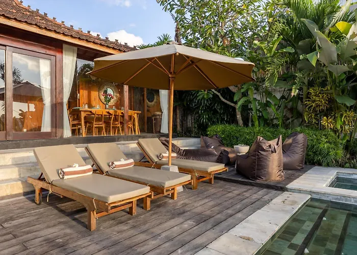 ヴィラ Charming 2br Wooden With Lush Garden Oasis By Santi Management *