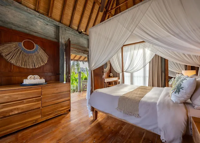 Charming 2br Wooden With Lush Garden Oasis By Santi Management チャングー