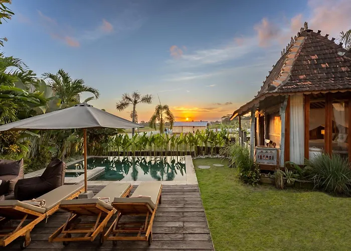 Charming 2br Wooden With Lush Garden Oasis By Santi Management
