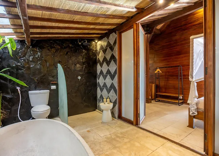 ヴィラ Charming 2br Wooden With Lush Garden Oasis By Santi Management *