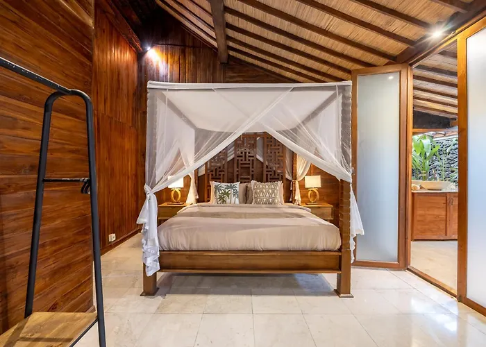 Charming 2br Wooden With Lush Garden Oasis By Santi Management * チャングー