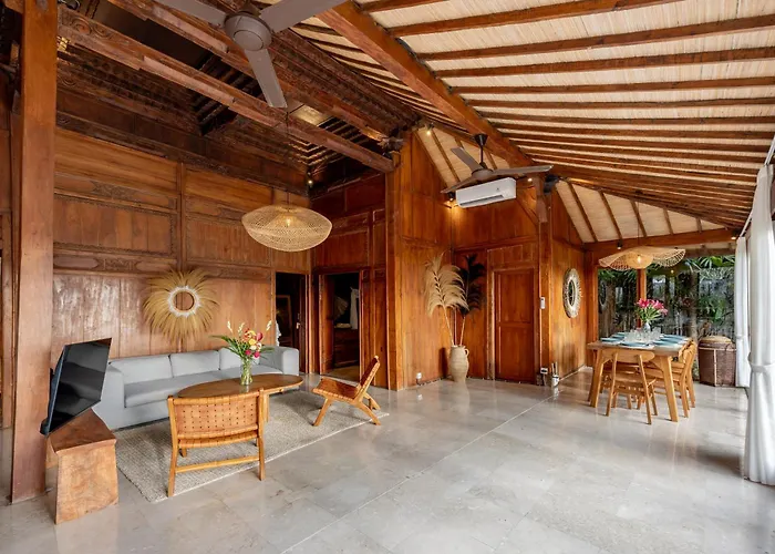 Charming 2br Wooden With Lush Garden Oasis By Santi Management