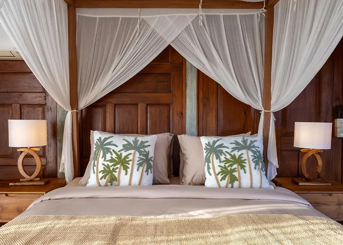 Charming 2br Wooden With Lush Garden Oasis By Santi Management ヴィラ