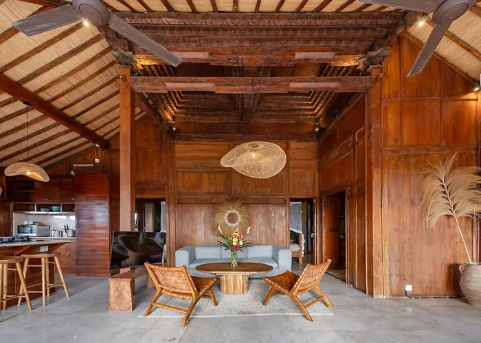 ヴィラ Charming 2br Wooden With Lush Garden Oasis By Santi Management
