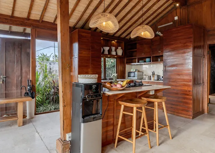 ヴィラ Charming 2br Wooden With Lush Garden Oasis By Santi Management チャングー