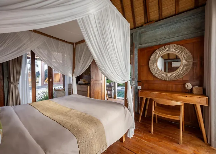 Charming 2br Wooden With Lush Garden Oasis By Santi Management チャングー