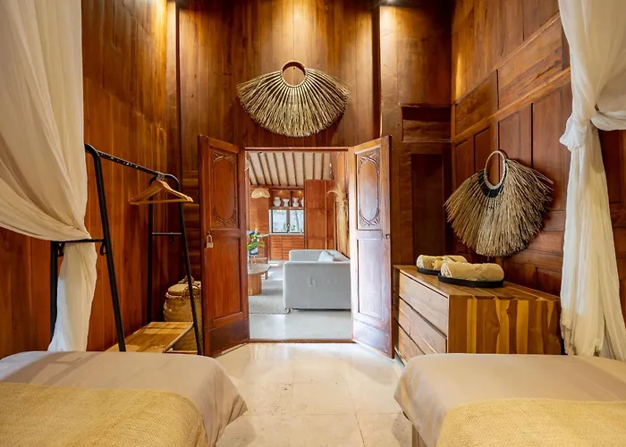 Charming 2br Wooden With Lush Garden Oasis By Santi Management ヴィラ