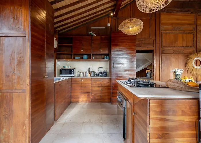 Charming 2br Wooden With Lush Garden Oasis By Santi Management ヴィラ *