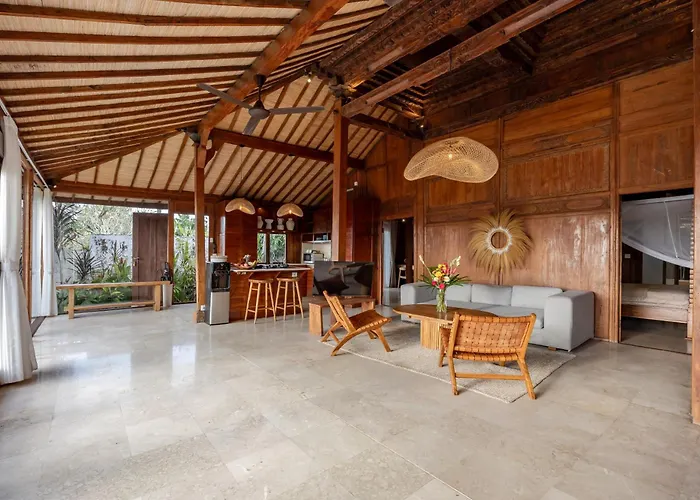 Charming 2br Wooden With Lush Garden Oasis By Santi Management ヴィラ チャングー