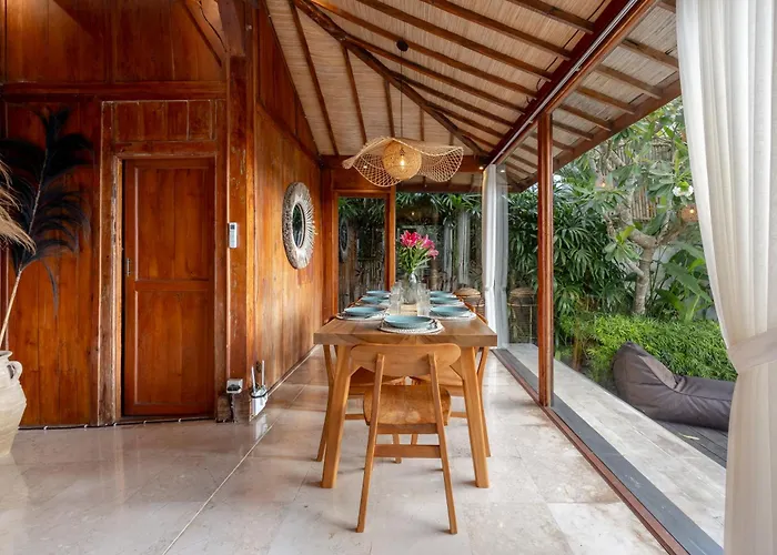 ヴィラ Charming 2br Wooden With Lush Garden Oasis By Santi Management チャングー