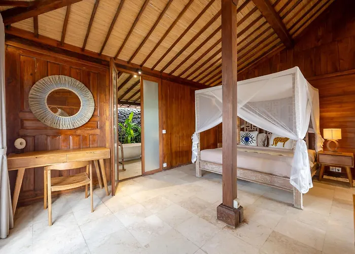 Charming 2br Wooden With Lush Garden Oasis By Santi Management