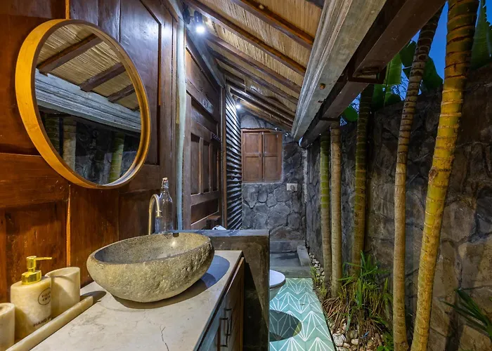 Charming 2br Wooden With Lush Garden Oasis By Santi Management ヴィラ