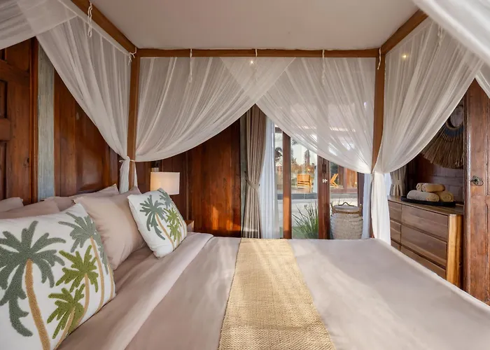 ヴィラ Charming 2br Wooden With Lush Garden Oasis By Santi Management *