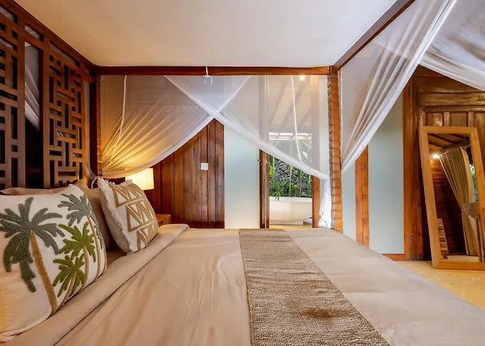 ヴィラ Charming 2br Wooden With Lush Garden Oasis By Santi Management チャングー