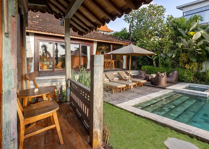 Charming 2br Wooden With Lush Garden Oasis By Santi Management ヴィラ チャングー