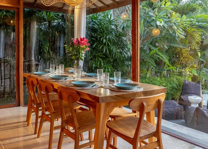 Charming 2br Wooden With Lush Garden Oasis By Santi Management *