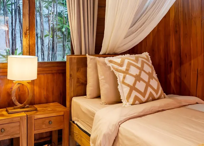Charming 2br Wooden With Lush Garden Oasis By Santi Management * チャングー