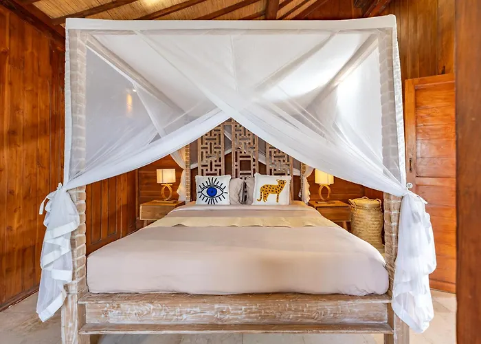 Charming 2br Wooden With Lush Garden Oasis By Santi Management ヴィラ