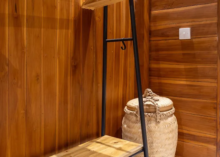 Charming 2br Wooden With Lush Garden Oasis By Santi Management * チャングー