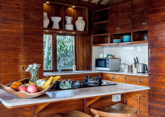 Charming 2br Wooden With Lush Garden Oasis By Santi Management ヴィラ