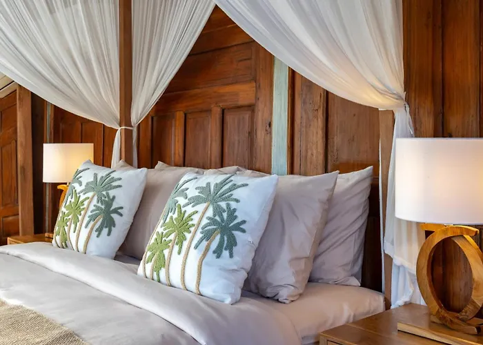 ヴィラ Charming 2br Wooden With Lush Garden Oasis By Santi Management *