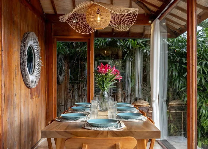 Charming 2br Wooden With Lush Garden Oasis By Santi Management * チャングー